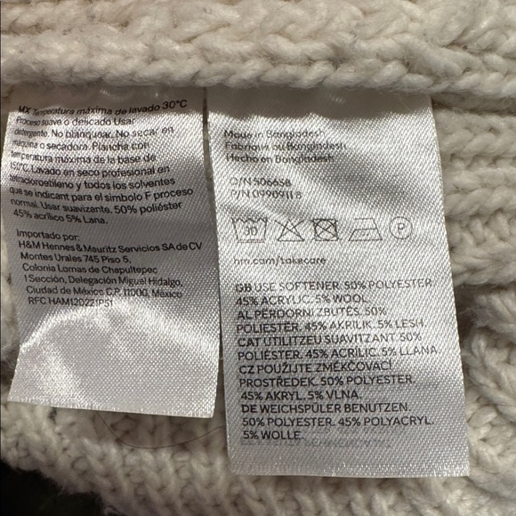 H&M Cream Knit Turtleneck Sweater XXL Oversized 27” pit-to-pit unstretched. - Picture 5 of 7